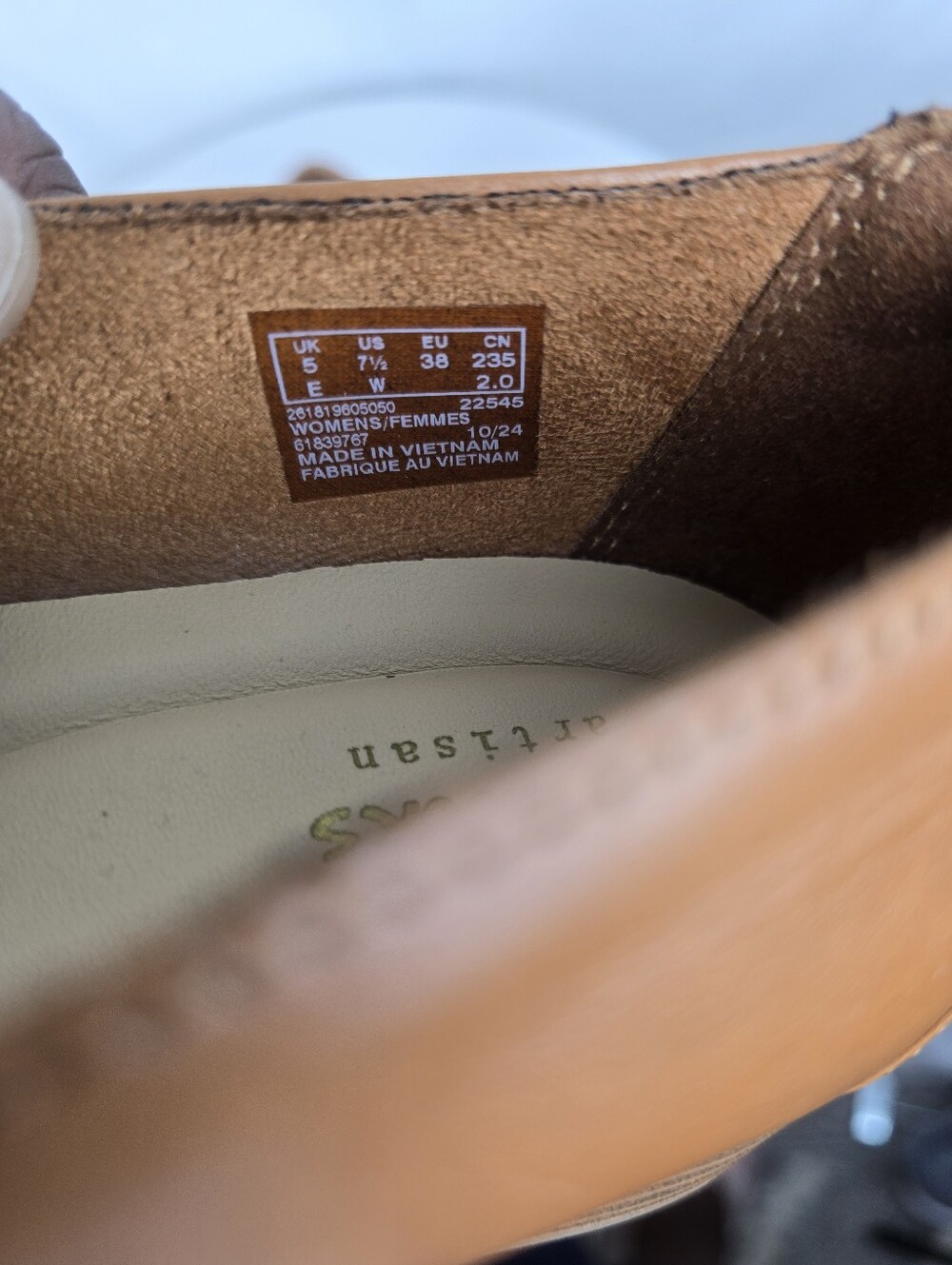 NWOB Clarks Artisan Tan Leather Cushioned Comfy Loafers Sz 7.5 - Picture 7 of 8